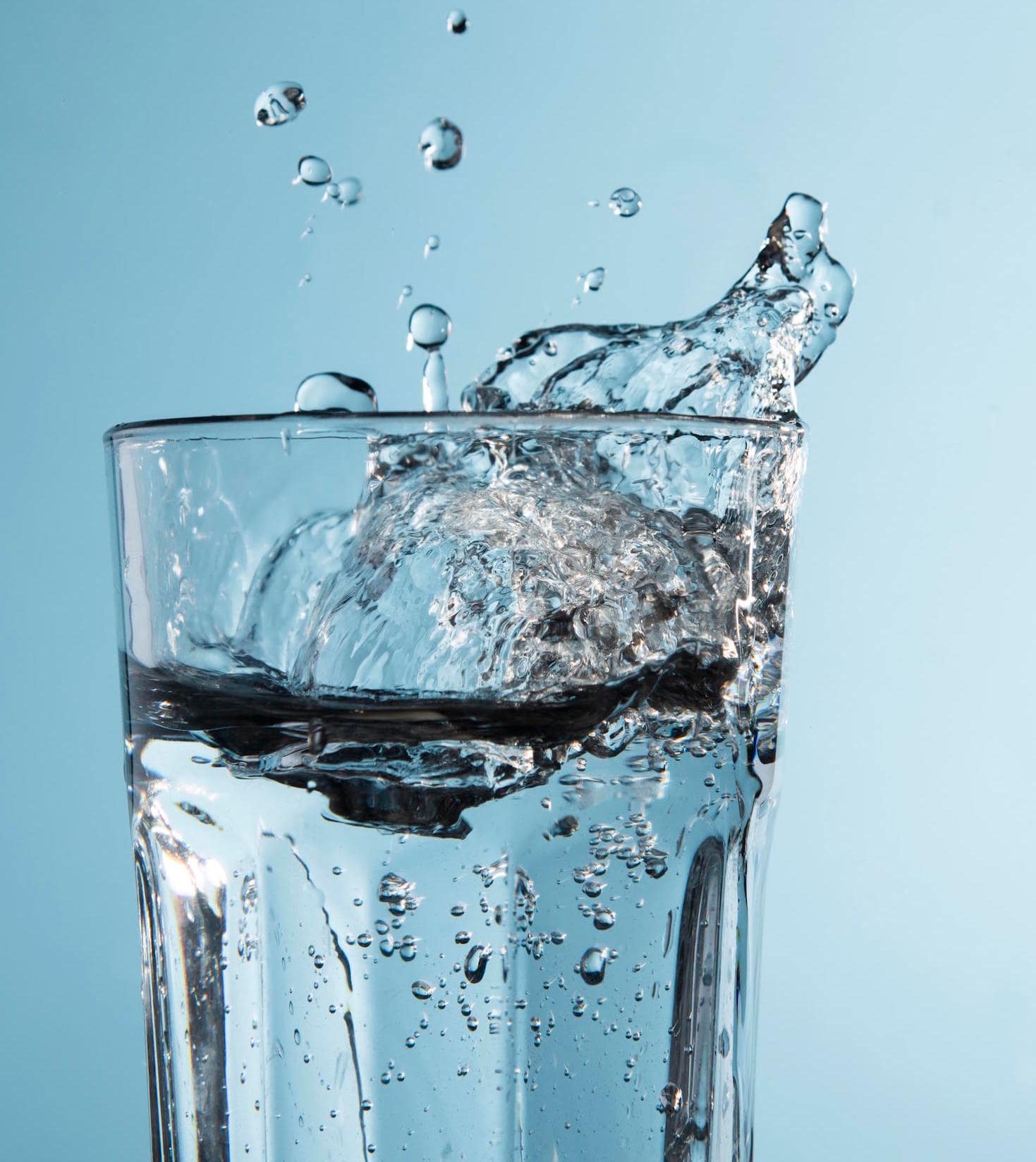 Verre d'eau - Importance de l'hydratation pour être en forme et en bonne santé